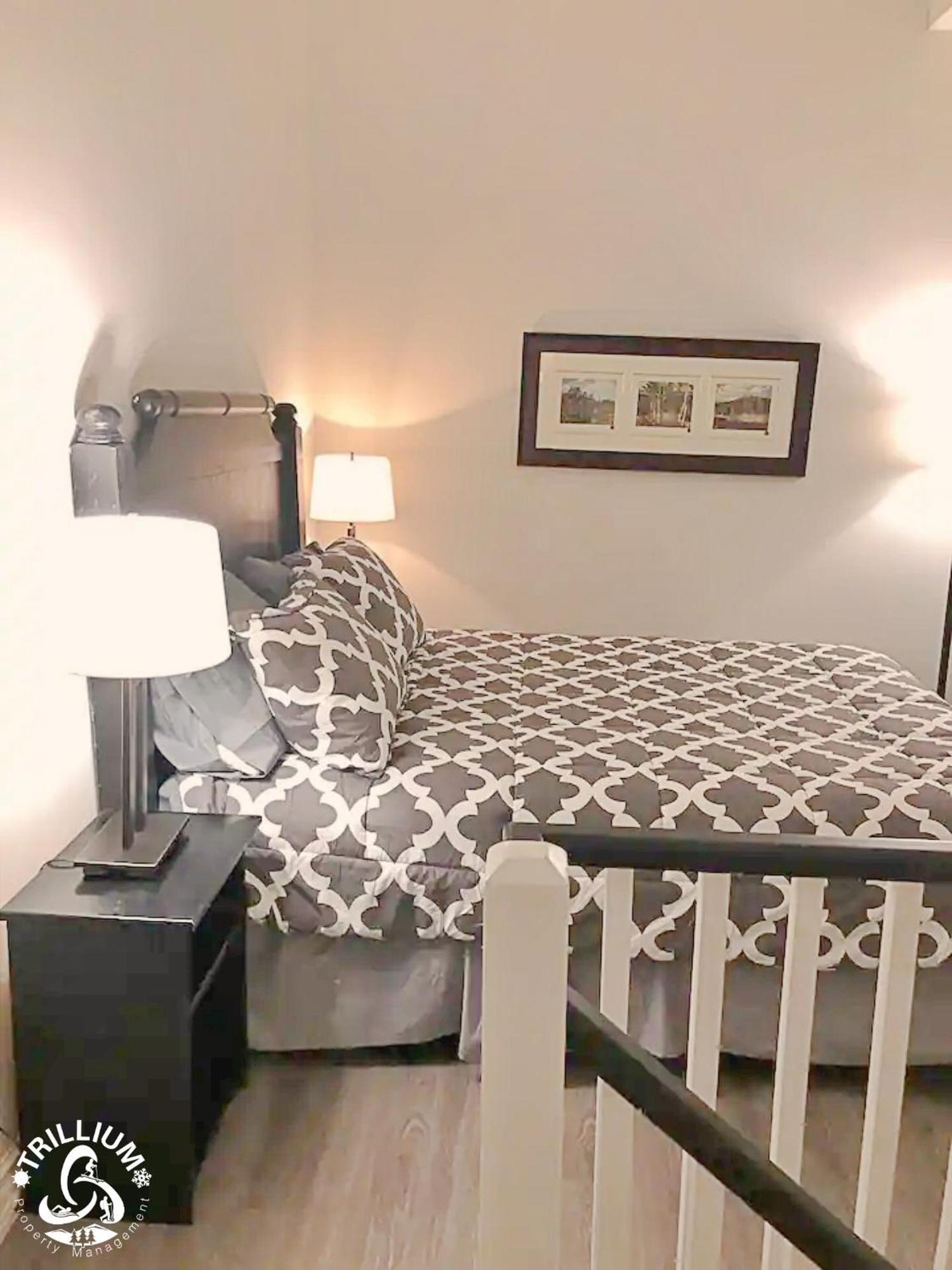 Blue Mountain, Collingwood - Loft Condo, Sleeps 4 Montanhas Azuis Exterior foto